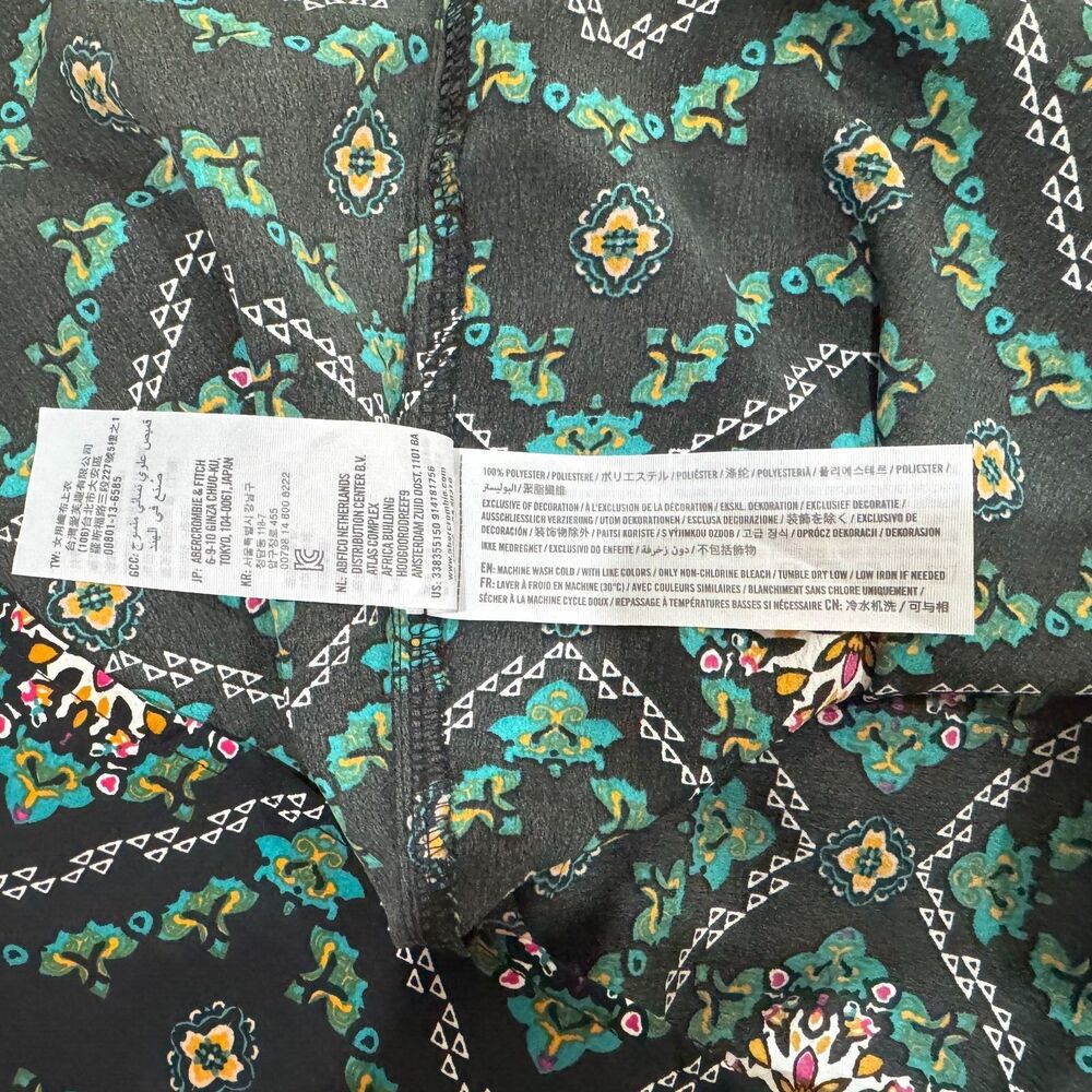 Hollister Crop Top Sz XS Black Green Smocked Sleeveless Strapped - Picture 6 of 6